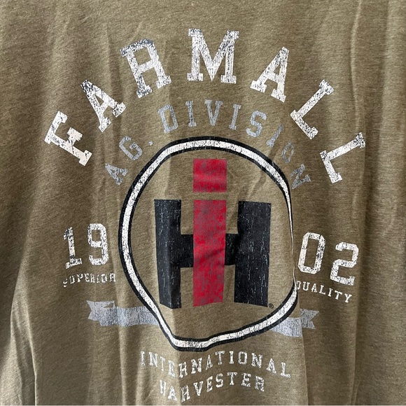 Case IH Farmall Men's Graphic Short Sleeve Shirt Size Large - Picture 2 of 4